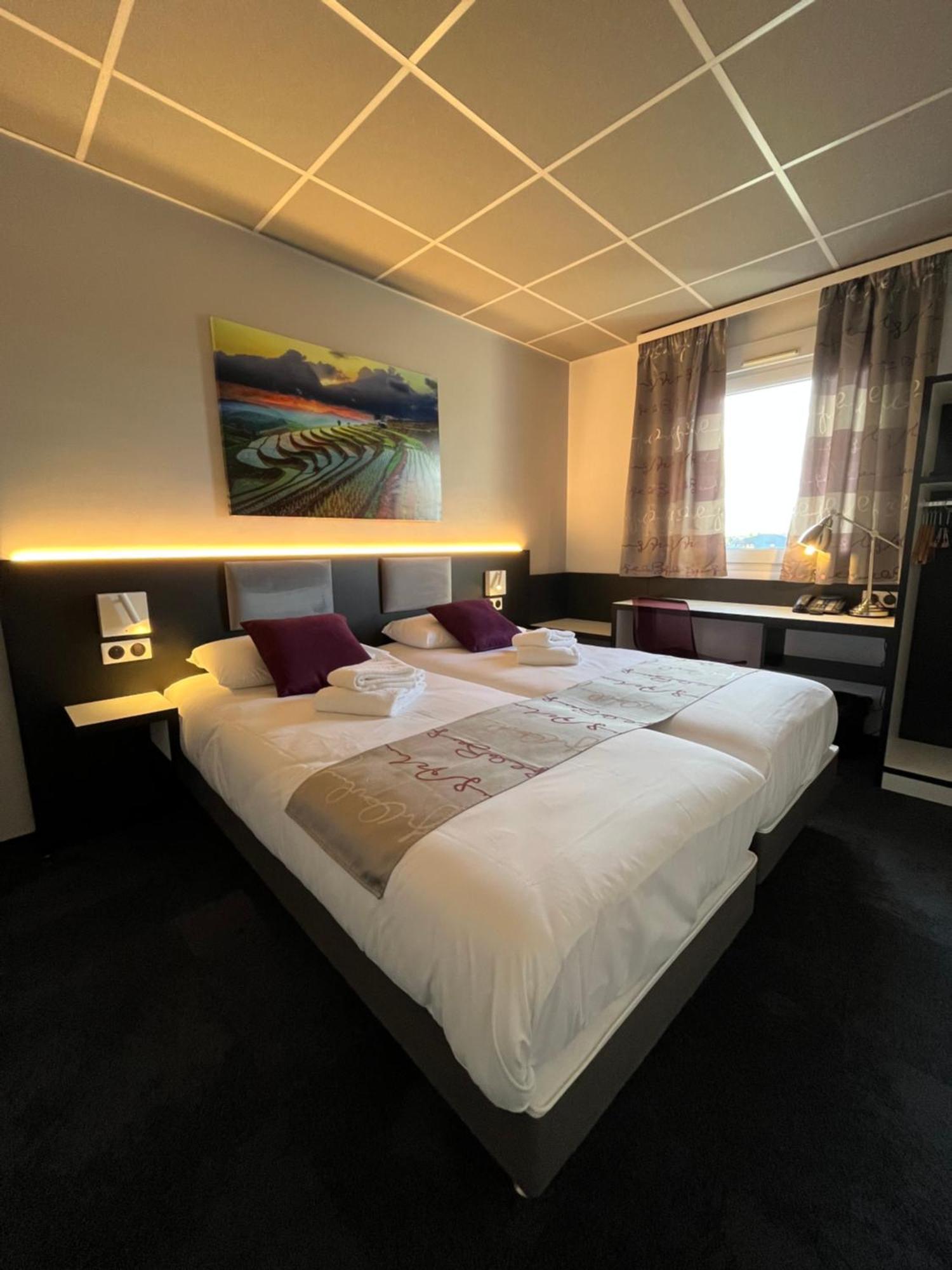 Brit Hotel Le Vesoul Bagian luar foto