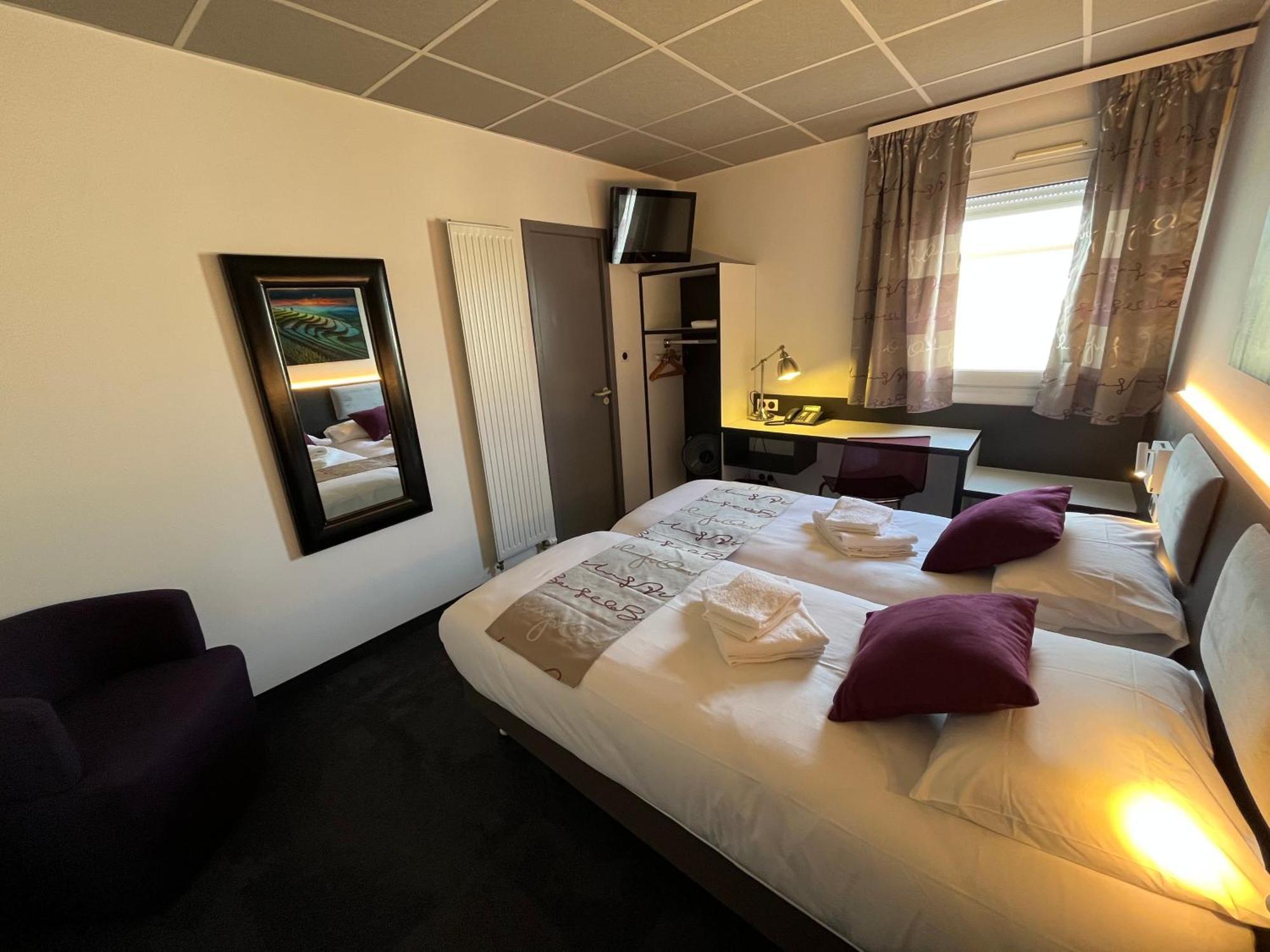 Brit Hotel Le Vesoul Bagian luar foto