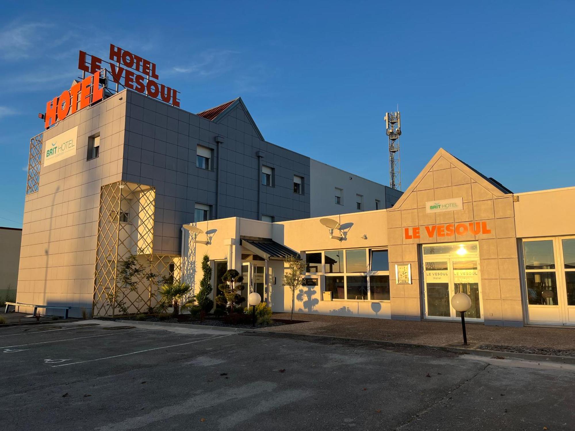 Brit Hotel Le Vesoul Bagian luar foto