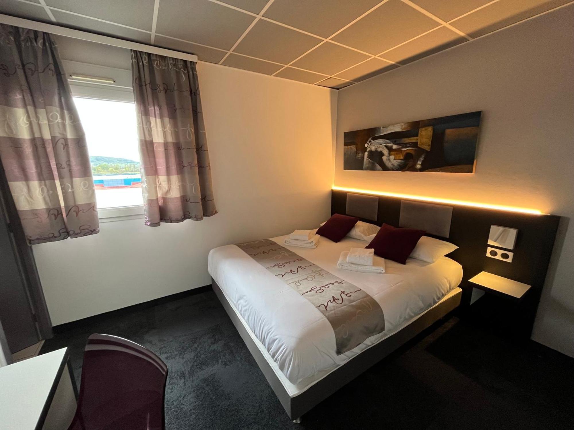Brit Hotel Le Vesoul Bagian luar foto