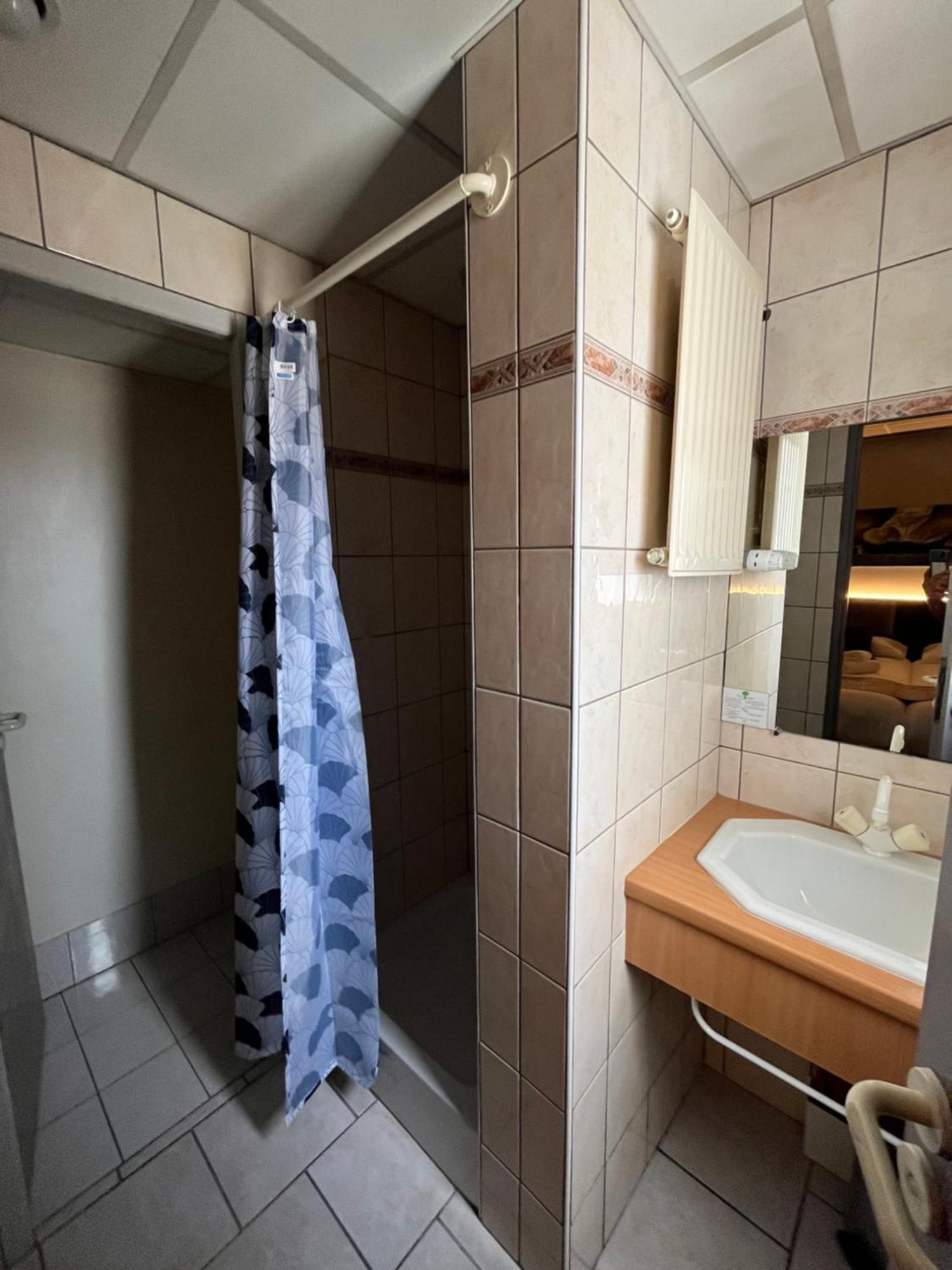 Brit Hotel Le Vesoul Bagian luar foto