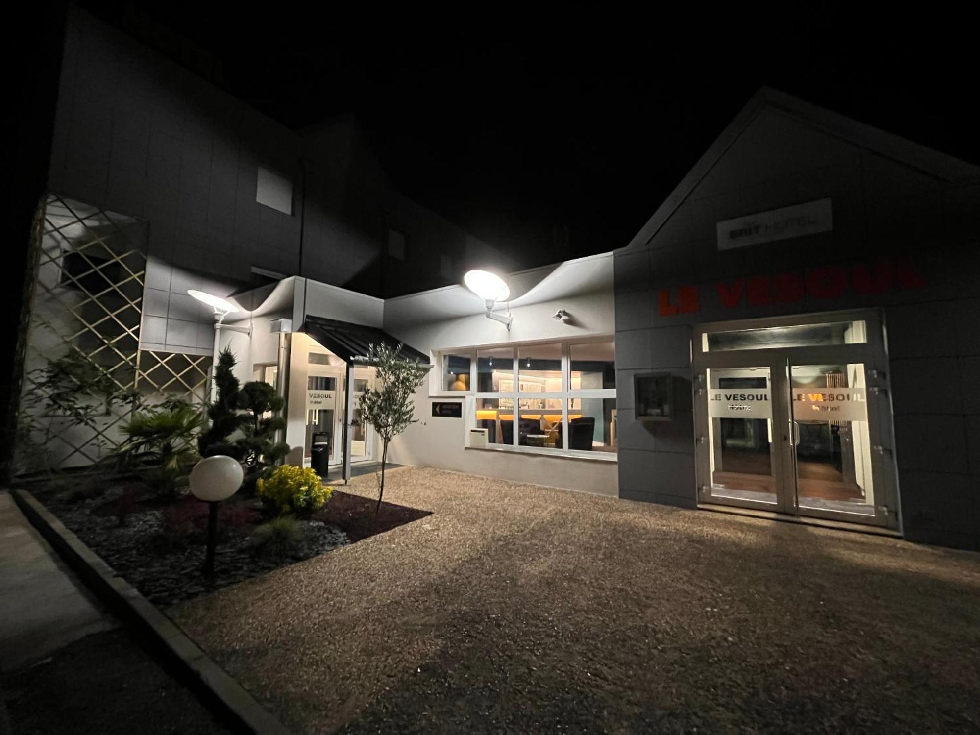 Brit Hotel Le Vesoul Bagian luar foto