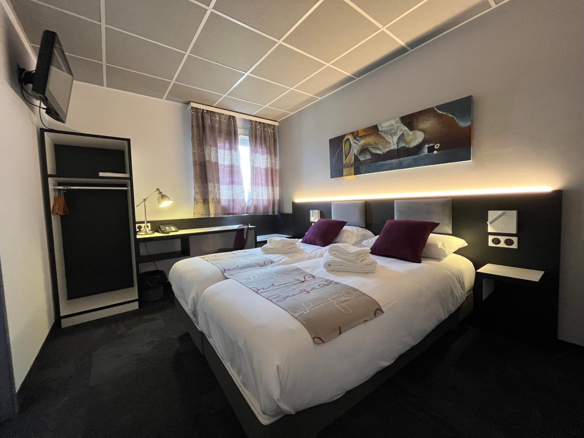 Brit Hotel Le Vesoul Bagian luar foto