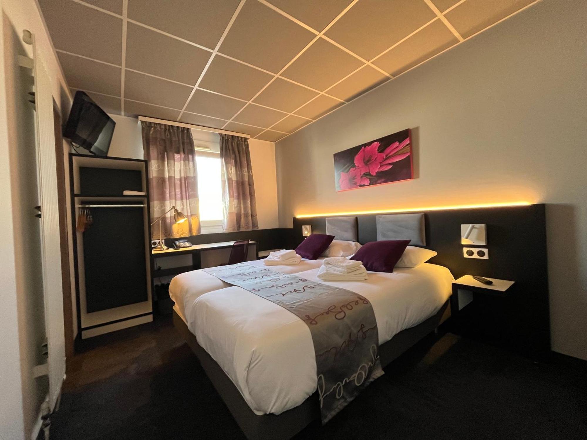 Brit Hotel Le Vesoul Bagian luar foto